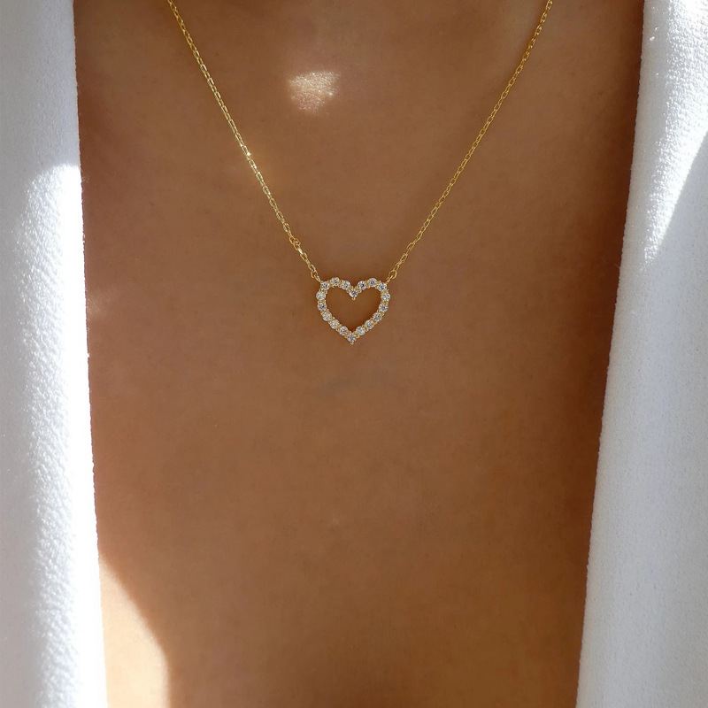 Heart-Shaped Alloy Necklace Wholesale European and American Cross-Border Jewelry Versatile Diamond-Studded Collarbone Chain Women's Wave Chain High-End Neck Chain