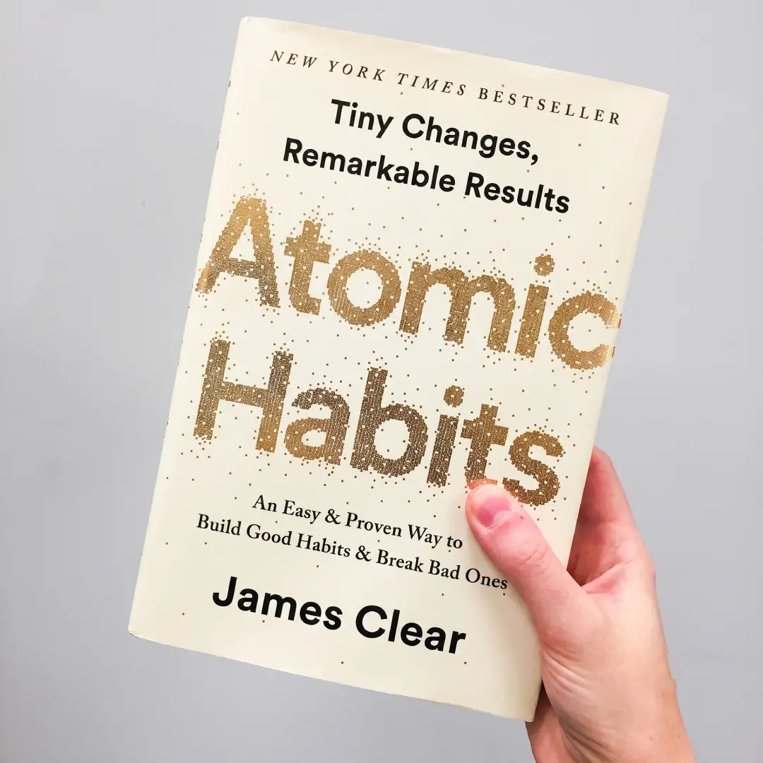 Atomic Habits by James Clear Self Improvement Book image 1