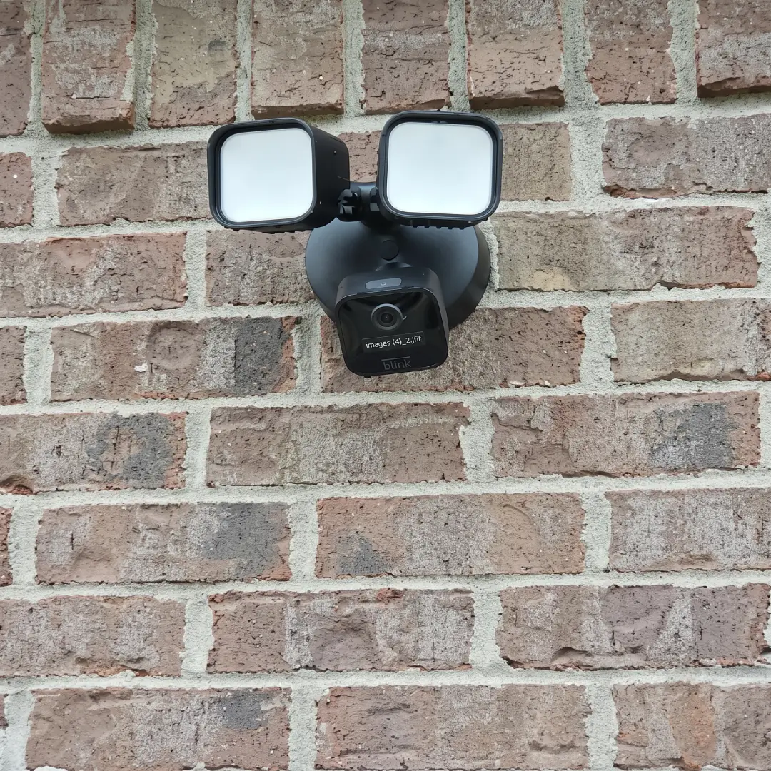 Blink Wired Floodlight Camera with 2600 Lumens and Siren image 2